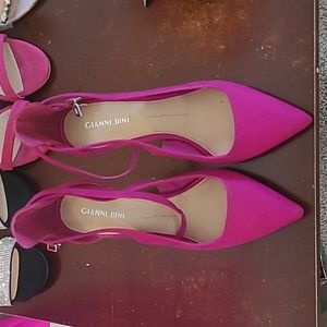 Ladies Gianni Bini Fuchsia Shoe